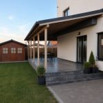 Extindere locuință cu terasă acoperită din lemn
