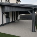 Terasă modernă din lemn pentru extinderea locuinței