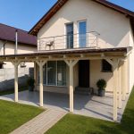 Terasă acoperită din lemn pentru locuință